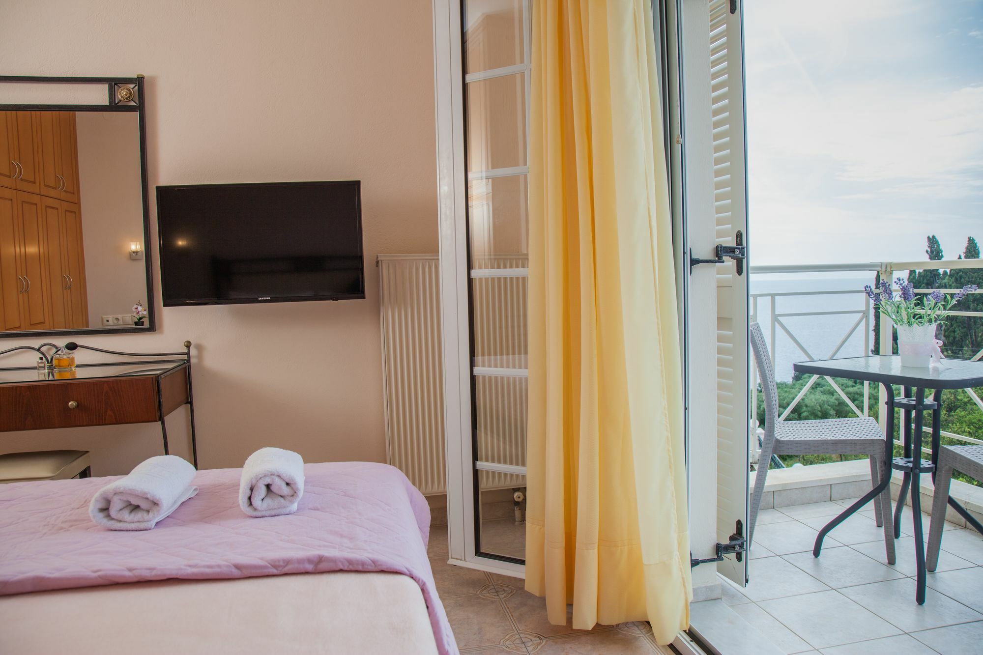Brentanos Apartments - A - View of Paradise Gastouri (Corfu) Exterior foto